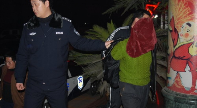 六旬单身因嫖资纠纷杀人潜逃 捅死卖淫女潜逃4月被抓