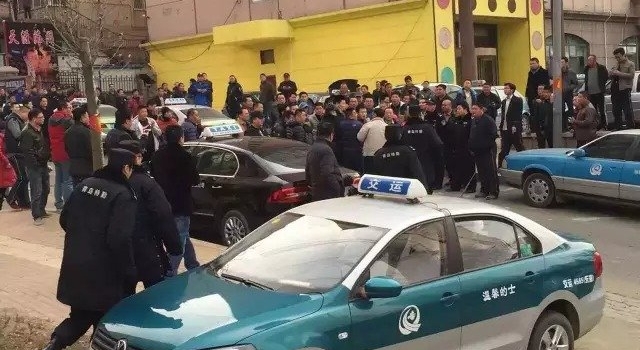 青岛举办“零元拼车”活动 出租车司机围攻专车车主