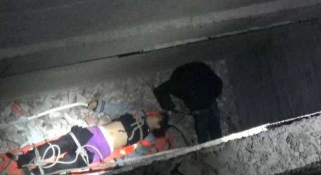 女子困电梯30天惨死:负责人被拘物业被罚 我们该反思