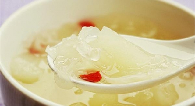 银耳雪梨粥食谱 美容养颜助消化