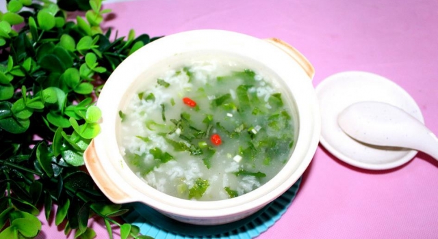 菠菜鸡肉粥做法解析 凉血美颜助消化
