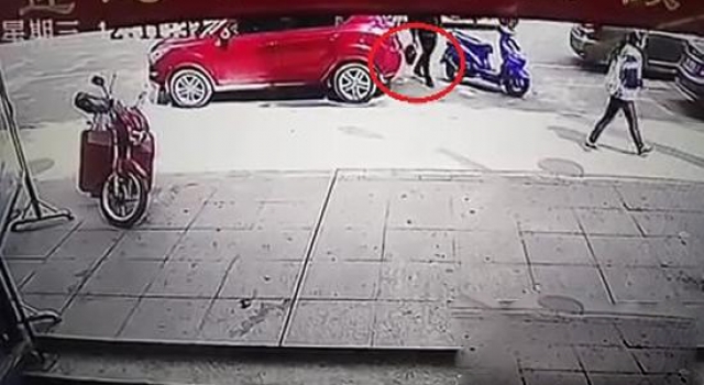 男子偷走两岁白血病儿六万元救命钱 父母崩溃