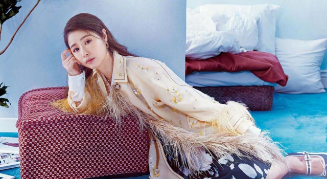 林心如产后写真 穿紧身裙秀曼妙身姿