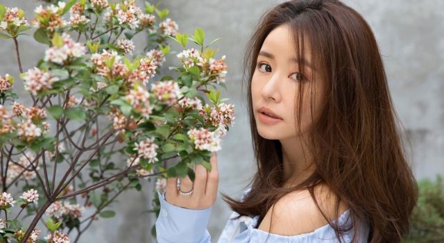 林心如写真大片温婉恬静 满脸幸福甜蜜
