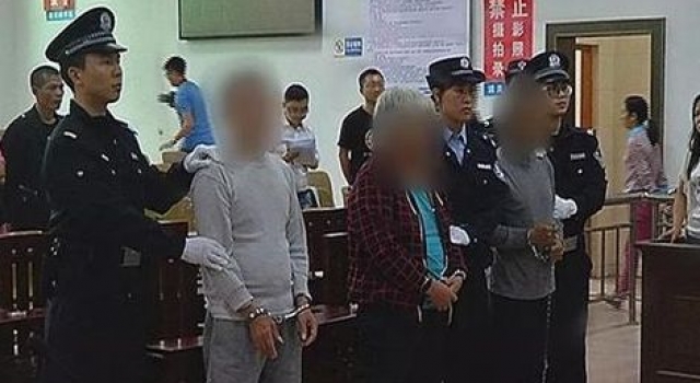 父亲逛街一眼认出被拐儿子 网友:可怜天下父母心