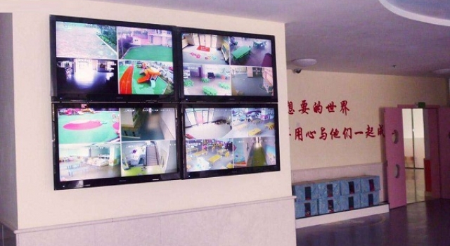 爷爷教室撕扯男孩 网友:太心疼自己孙子也不能这么做!
