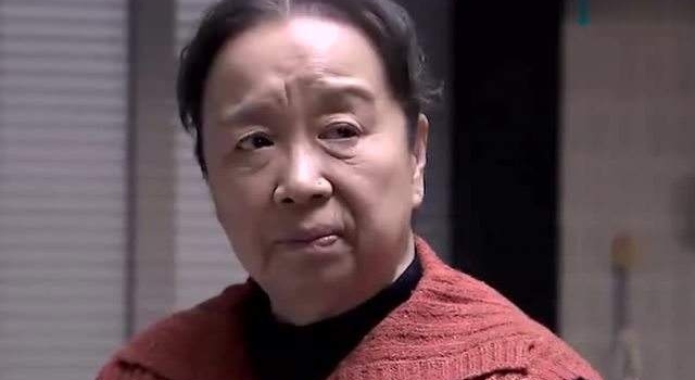 女子吐槽婆婆穿万元风衣 网友:手伸得太长