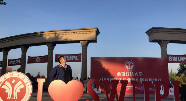 史上最早毕业典礼 今日的离别是为了明日更好的相聚