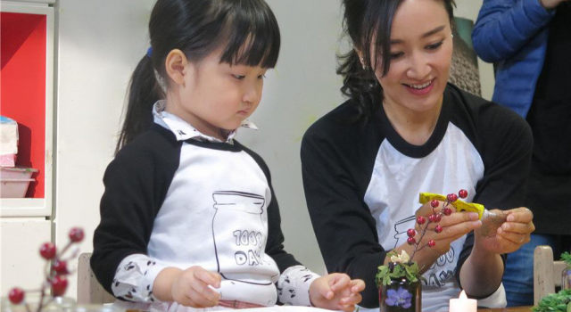 赵子琪携两女儿游巴黎 赵子琪家庭事业双丰收