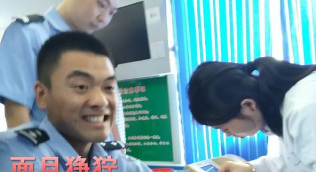 警察献血疼成表情包 原来硬汉也是个宝宝