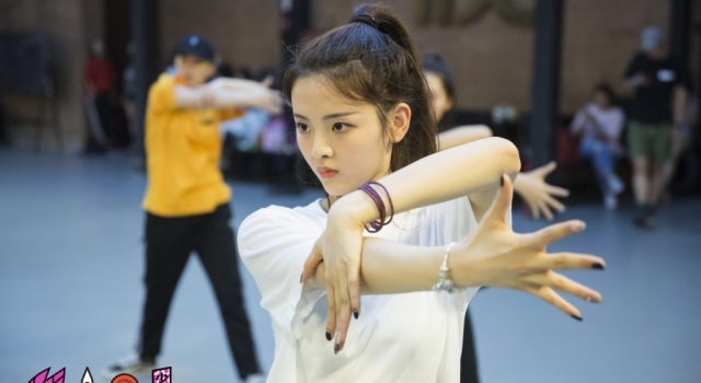 杨超越c位成最大赢家? 组合都要黄了c位还有什么意义