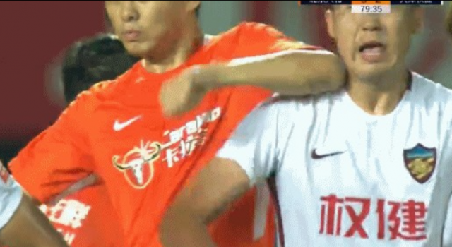刘健肘击染红现场,多大仇?一起来看当时情况