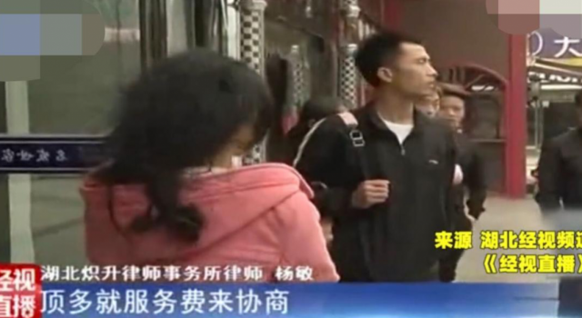 女子洗头8小时缠成死结 理发店到底应不应该赔偿?