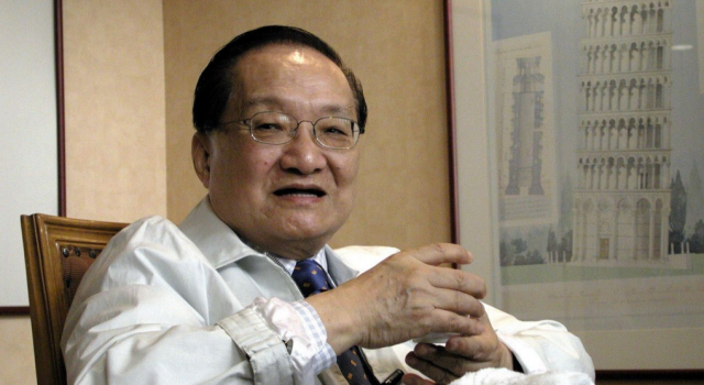 悲痛!武侠泰斗金庸去世 多少代人的记忆 您就这么走了吗?