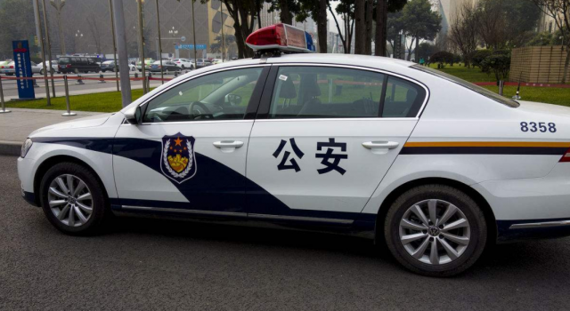 酒后开警车被公诉怎么回事?心可真大 警车都敢偷开?