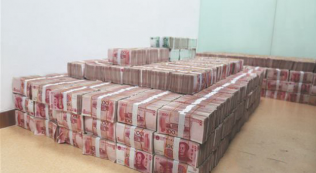 8000万现金发霉怎么回事?银行工作人员竟通宵点钞
