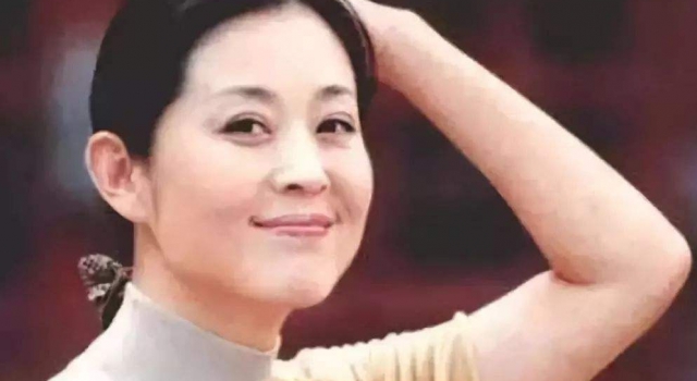 倪萍暴瘦20斤晒照,当初长胖原因令人心疼