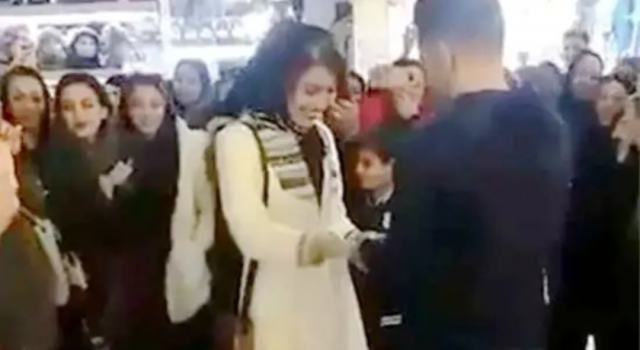 伊朗情侣当众求婚被捕 疑似违法伊斯兰教礼仪被捕?
