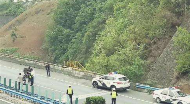 陕西湖北交界掉落火箭残骸 飞来横祸索性没有人员伤亡
