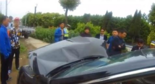 脑梗出院连撞3车 连脑梗都止不住手痒的双手吗?