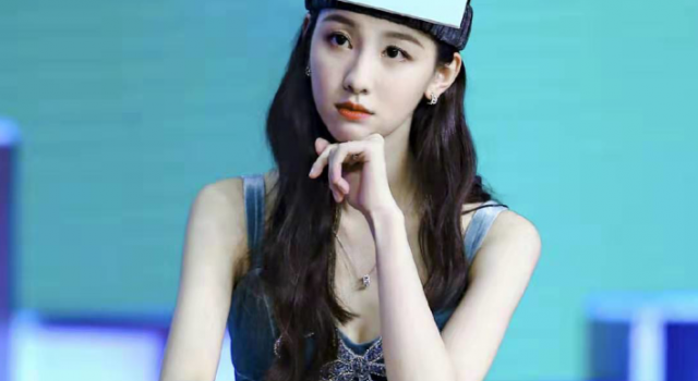 陈都灵妆发美翻了 同上快本 沈月在旁边被秒成路人
