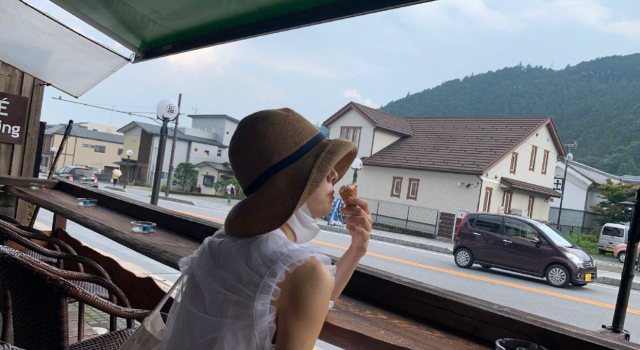 马伊琍宣布离婚后首晒照!带女儿日本游玩重现少女神态!