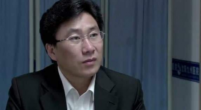 赵本山弟子出轨 被妻子举报嫖娼 跪地向师傅道歉