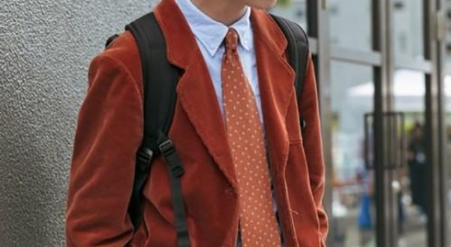 适合男生穿的红色衣服 开春穿这4套 亮眼又精神