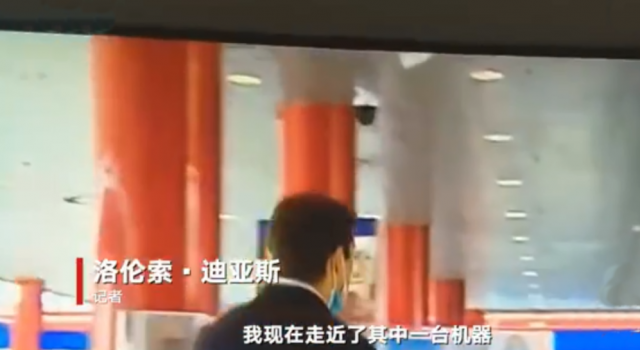记者直播亲测体温检测仪翻车 记者:当时我害怕极了