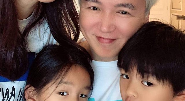 张庭10岁女儿回应长相争议,称不靠脸吃饭,网友:丑还不让人说