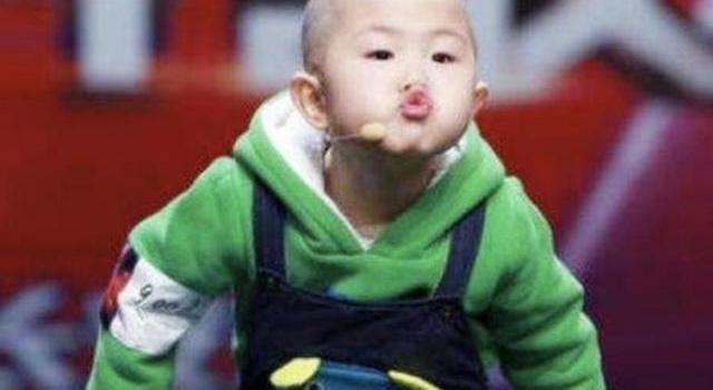 5岁上春晚的萌娃,年入百万养活一家,如今父母却坦言:太后悔