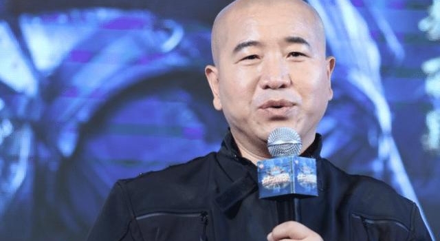 51岁“刘能”王小利,二婚娶80后同事,今儿女双全
