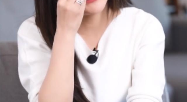 名嘴王小骞谈起女儿泪崩,哭诉家庭事业两难全,离职央视后更辛苦