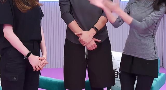 欧阳娜娜发胖严重,身材魁梧比陈伟霆还大只,原来女星真的不能胖