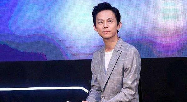 太自律!何炅自曝疫情期间每天很忙,学会5种乐器