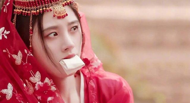 鞠婧祎又惹众怒?取笑比自己矮的队友像跳蚤,粉丝称这是组合传统