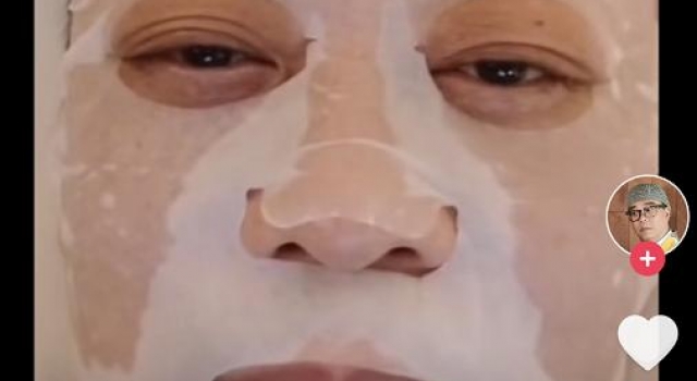 欧阳震华也难掩沧桑!皮肤粗糙嘴唇干裂出血,头发稀疏似秃头老汉