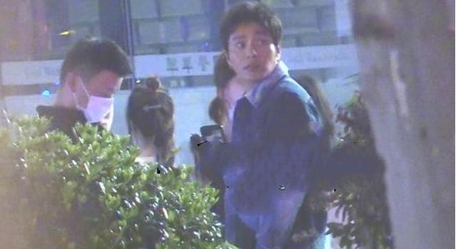 陈坤深夜与好友聚会,获美女投怀送抱吓到傻眼,儿子生母身份成谜