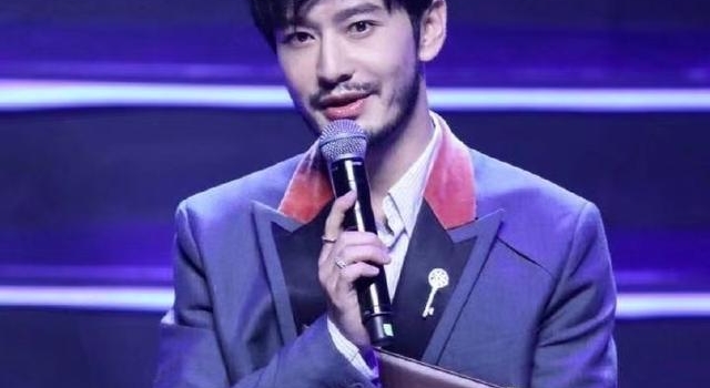 黄晓明终于露面!暴瘦30斤越来越帅,留胡子头发长却更有男人味