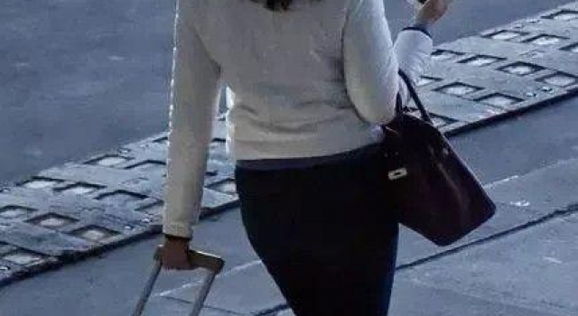 刘芳菲也是个离不开滤镜的人!素颜下形同路人,看起来很一般