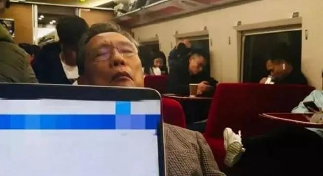 敌特还是博眼球?沈佳欣质疑钟南山被禁言后,海外账号再发文质问