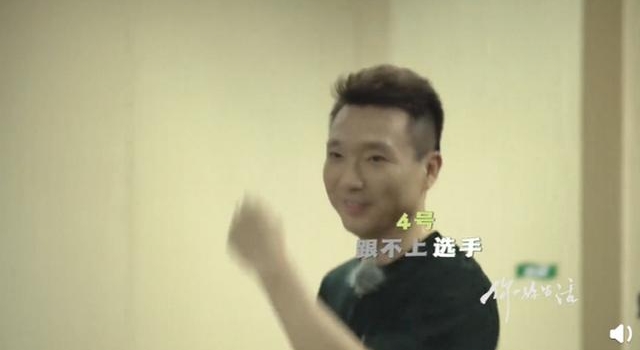 画风突转!康辉第一次跳街舞跟不上节奏,网友:仿佛看见了自己