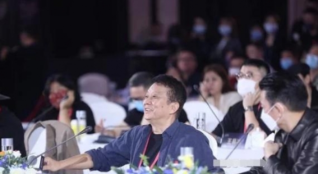 同样是采访刘德华:邓超喊华哥,沈腾喊华仔,情商高低一目了然