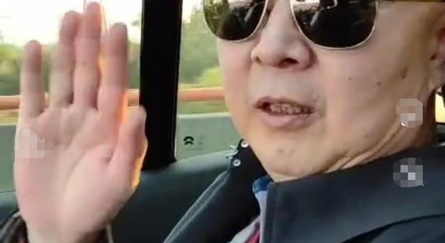 徐少华近照浮肿显老态,街头商演引争议,曾为5块钱罢演唐僧?