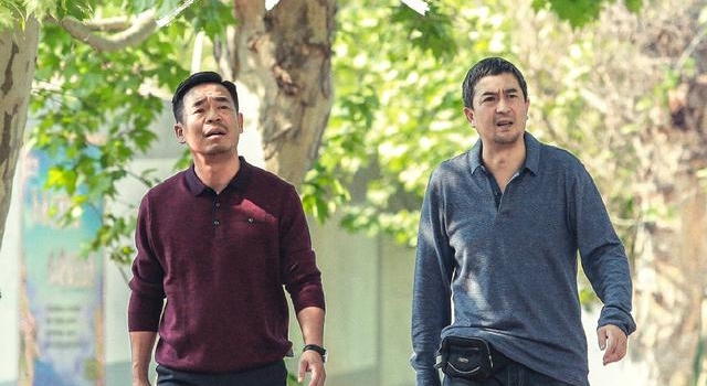 《装台》中有五位张嘉译旗下艺人,最受力捧的是他,新剧首演男一