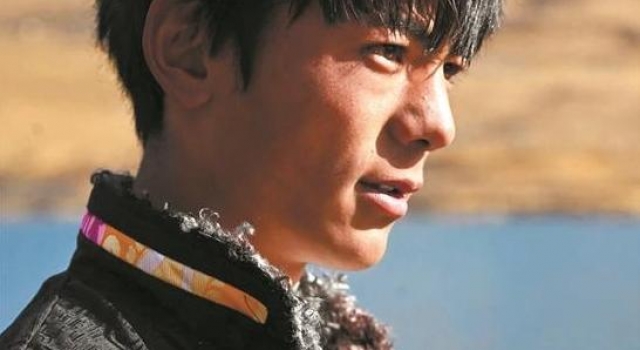 丁真刷屏遭反噬!导演炮轰网友“没见过男人”,评论不忍直视