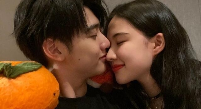 R1SE成员焉栩嘉被曝接吻照 女友公开恋爱细节直指其劈腿