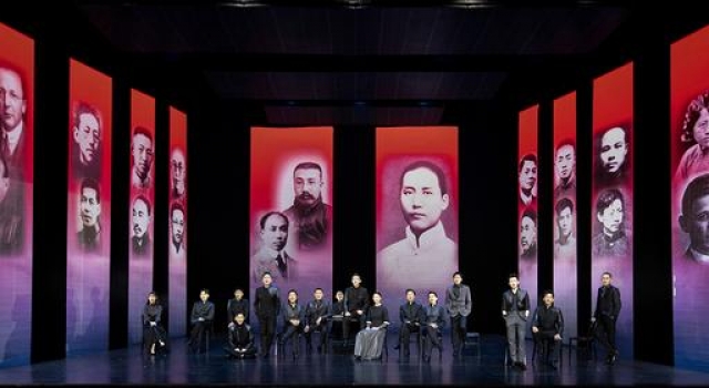 上海首部迎接建党百年舞台剧《红色的起点》首演,田沁鑫导演