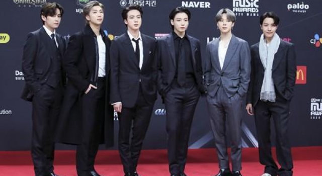 韩国偶像组合防弹少年团出席2020Mnet亚洲音乐大奖