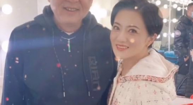 金铭太受宠!与郭德纲于谦挽手合影,陈佩斯儿子还单独为她庆生